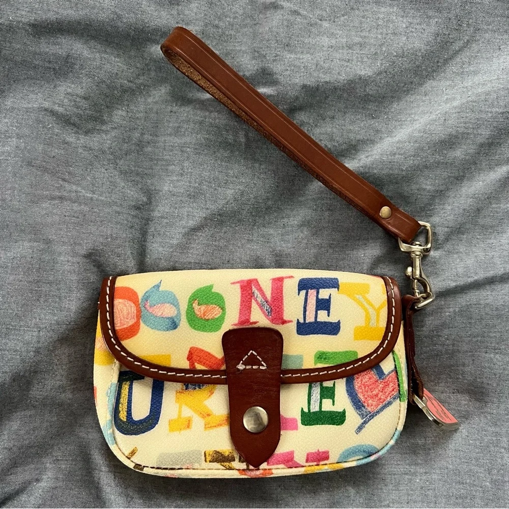 Vintage Y2K Multicolor Graphic Dooney & Bourke Wristlet w/ Brown Trim